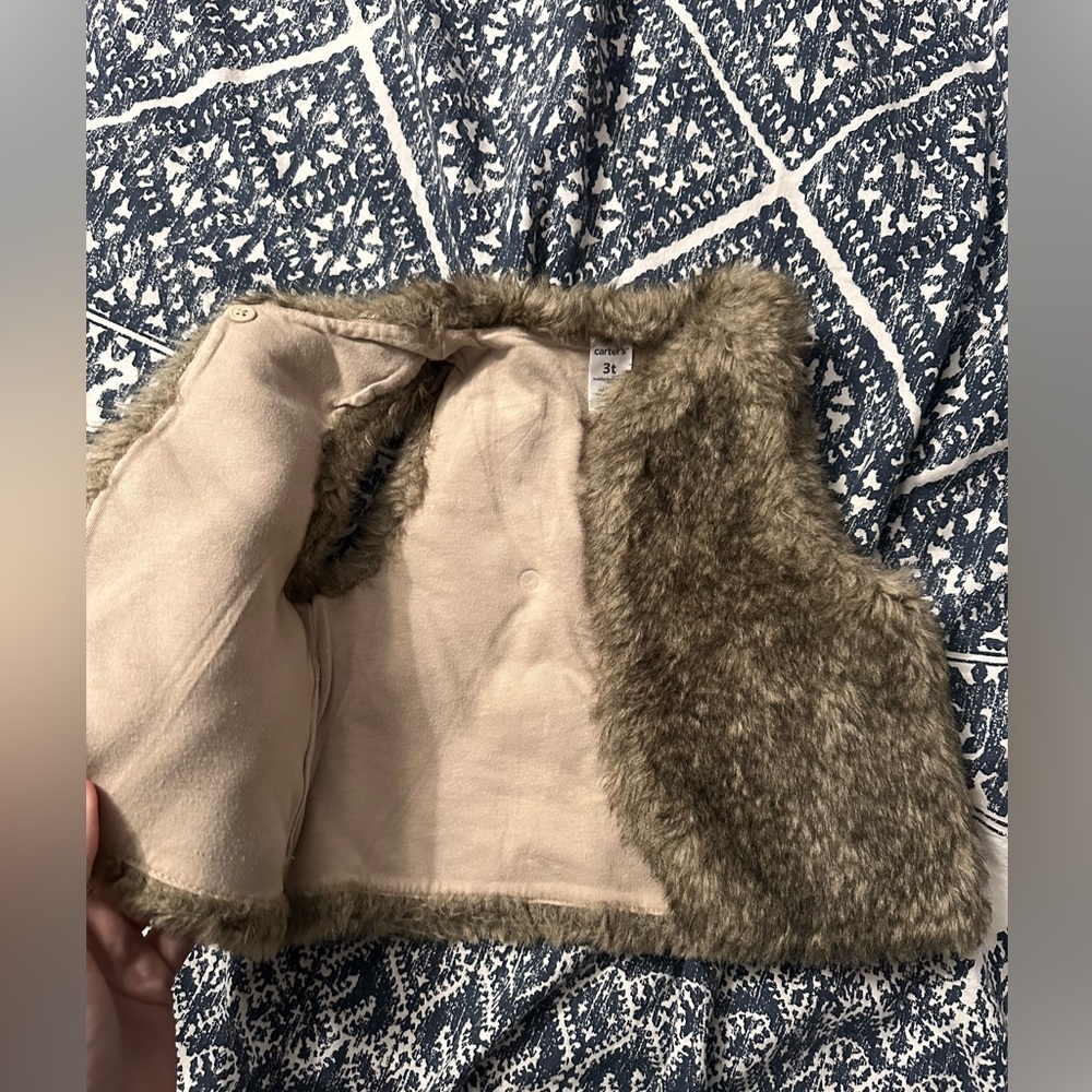 Fuzzy vest - Picture 2 of 2